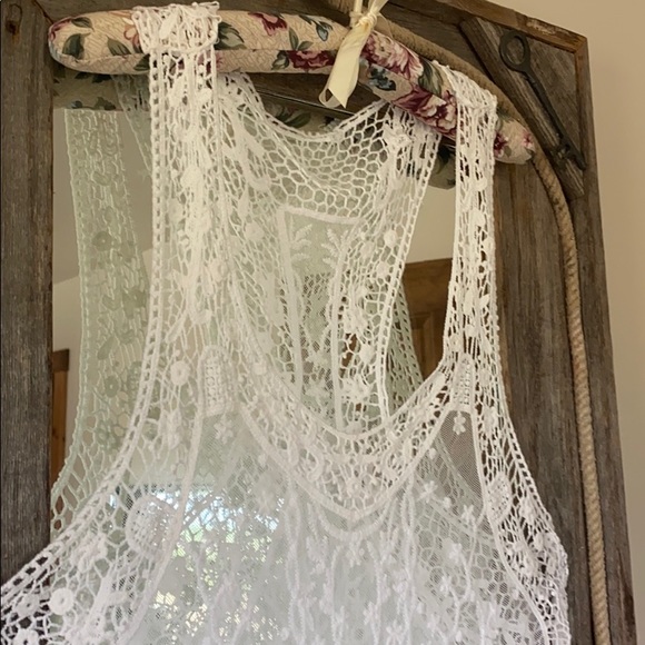 BOHO BEAUTIFUL LACE CROCHET TOP - Picture 4 of 9